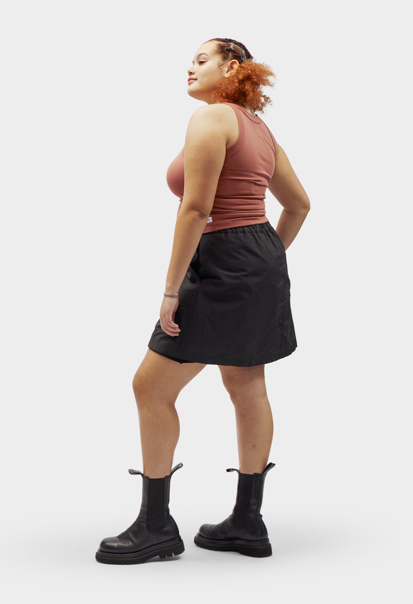 Kai (she/her) is 5’9” and wears a size Blue